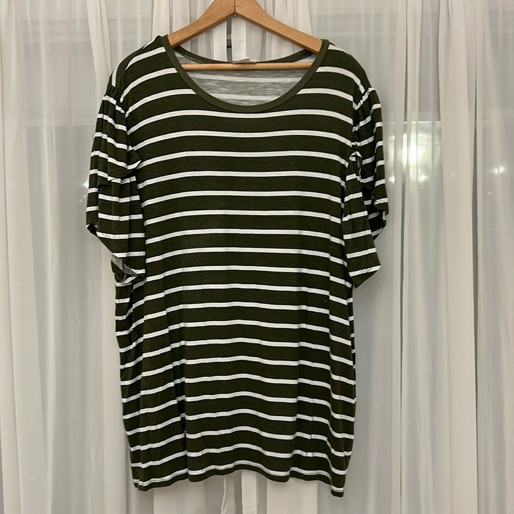 Lularoe – Olive tulip, top size 2 XL